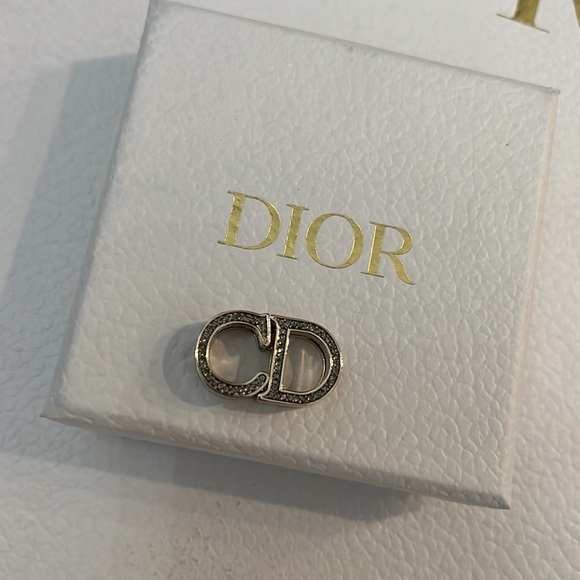 💯 AUTHENTIC DIOR CHARM /badge embellished - Picture 16 of 16